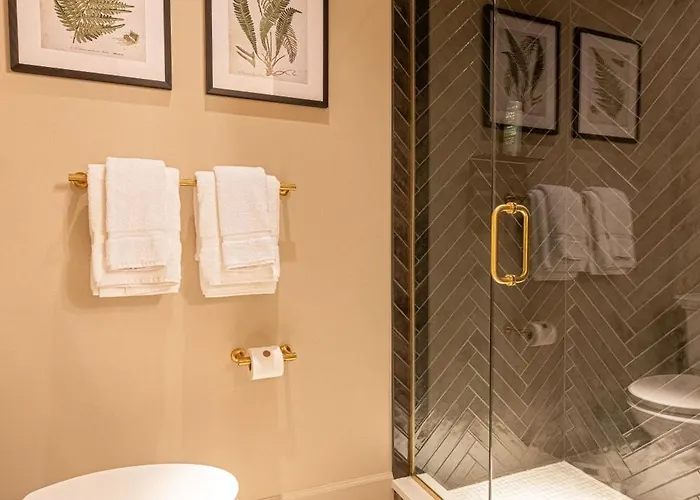 Sinclair - Boutique Apartment West Dundee